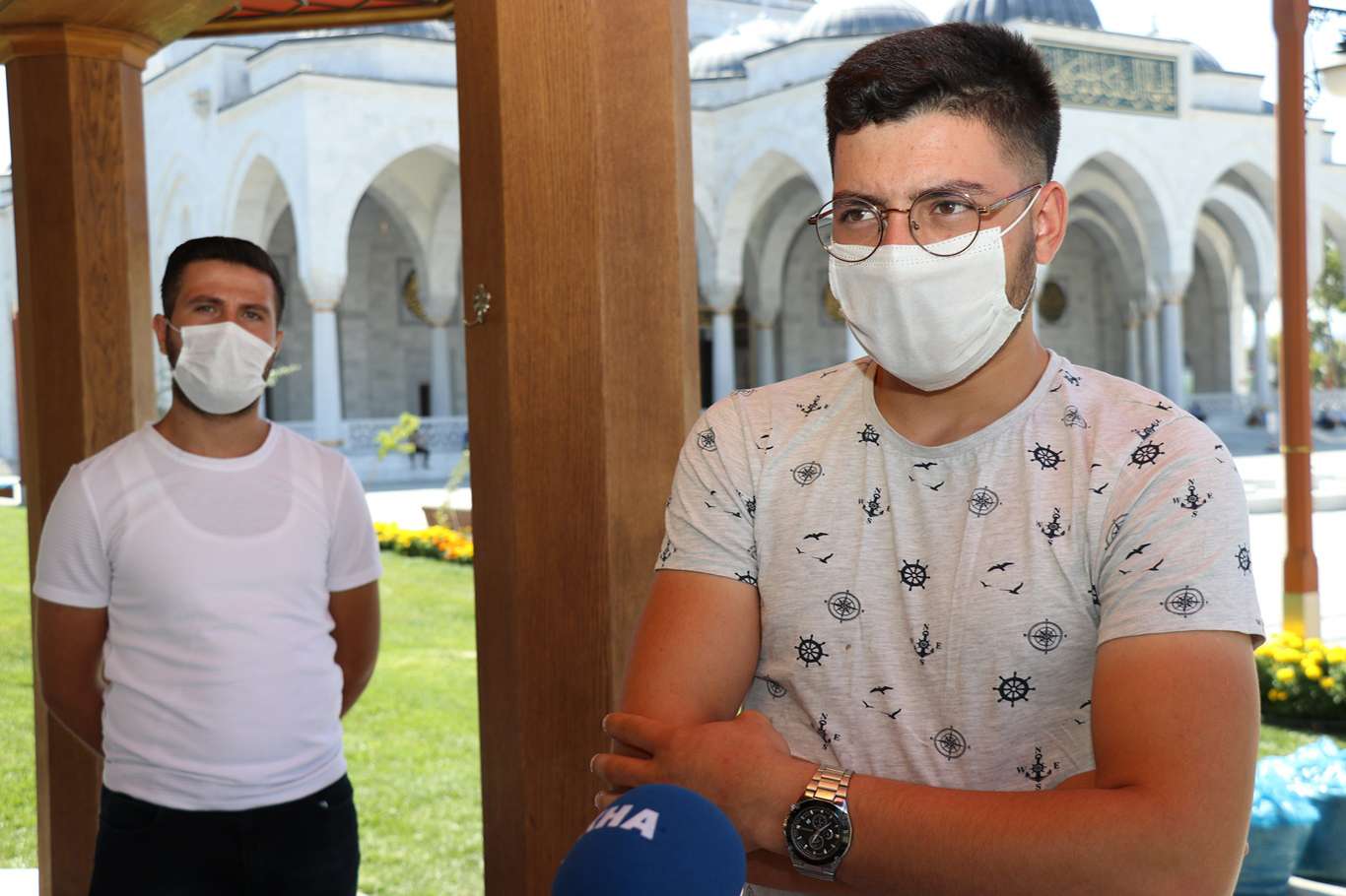 Vakit namazları dışında bazı camilerin kapalı tutulmasına halktan tepki Vakit namazları dışında bazı camilerin kapalı tutulmasına halktan tepki